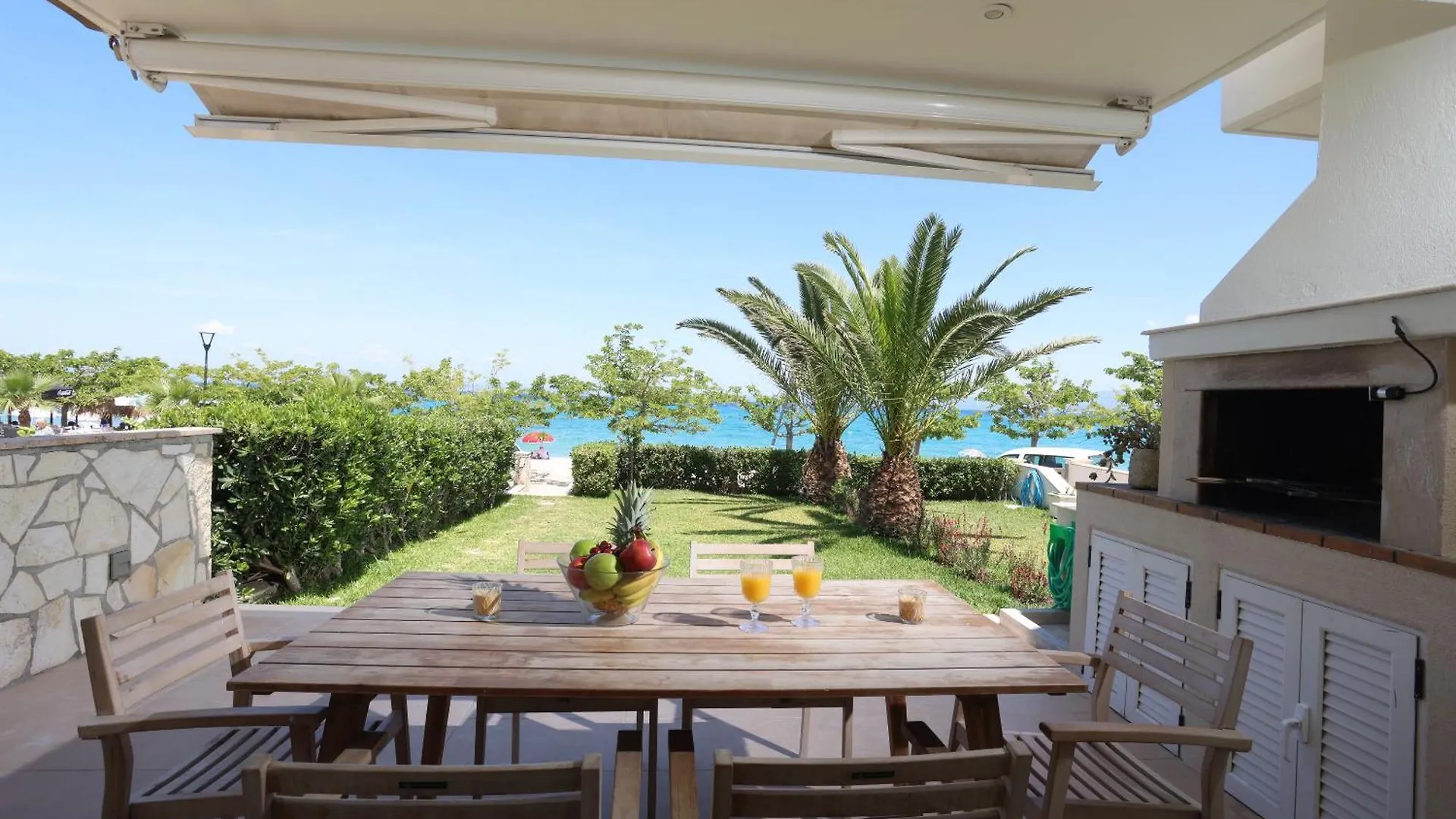 Villa The View - Beachfront, 5 Bedrooms, Bbq, View Pefkochori Grecia