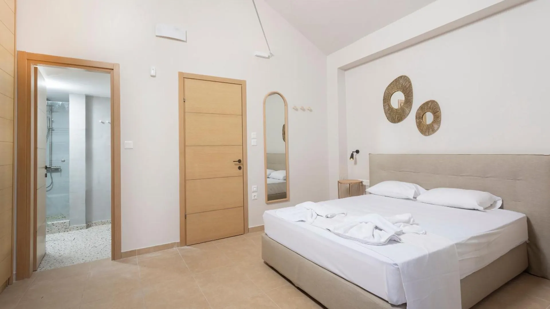 Villa The View - Beachfront, 5 Bedrooms, Bbq, View Pefkochori