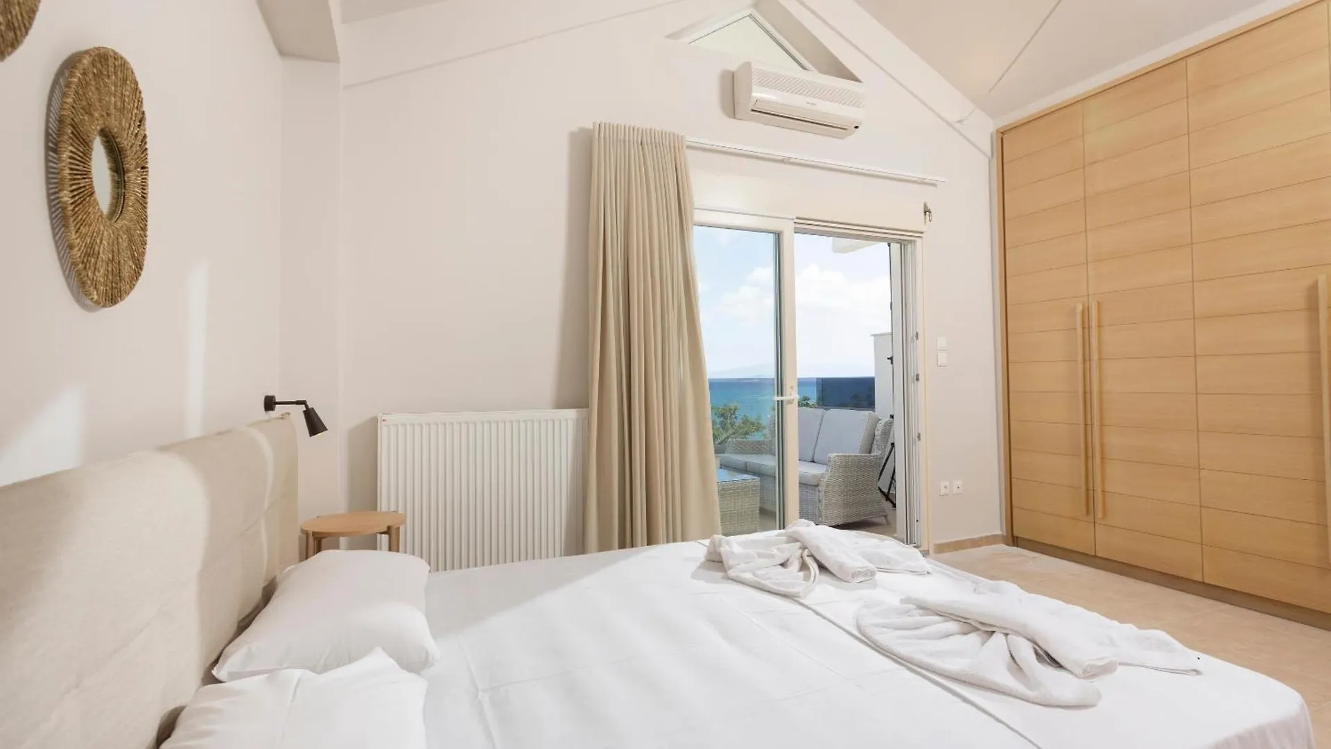 Villa The View - Beachfront, 5 Bedrooms, Bbq, View Pefkochori